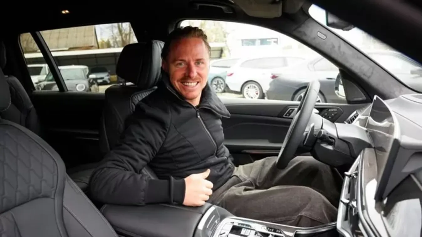 Új szerződést kötött a DVSC, luxusautókat kaptak Dzsudzsákék