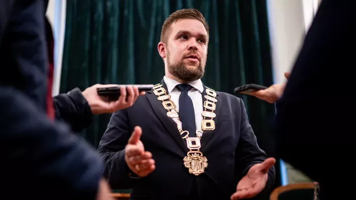 Győr balos polgármestere Magyar Péter mögé próbál elbújni