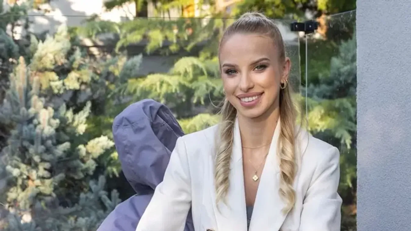 "Sírsz a f*szért" – Brutális videó került ki Zsigmond Angiról: Felpofozott és megtépett egy lányt