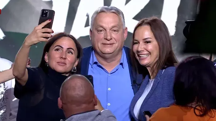 Orbán Viktor: Less be a kulisszák mögé!