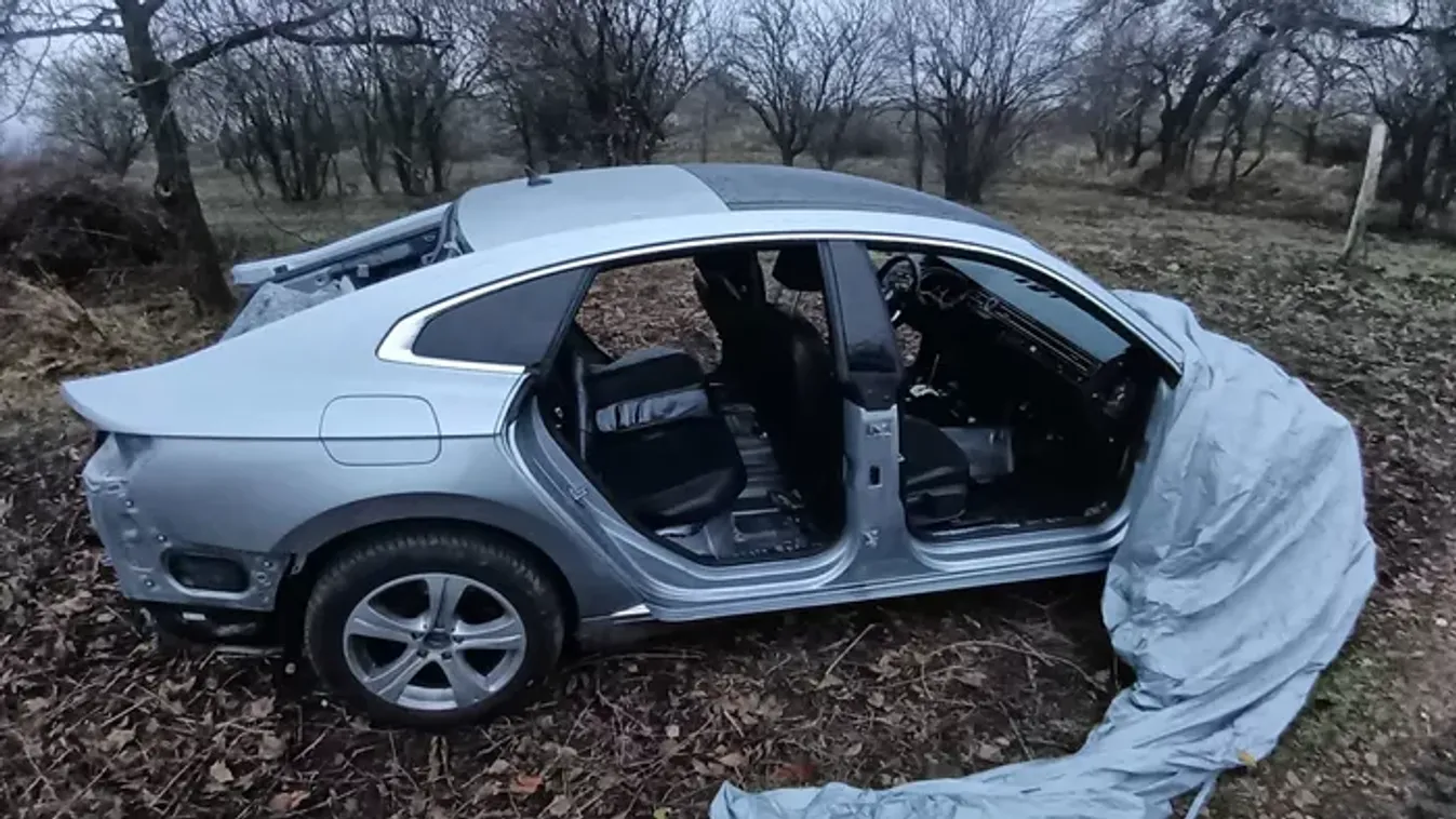 Tolvaj bérelte ki a luxuskocsit, darabokra szedte