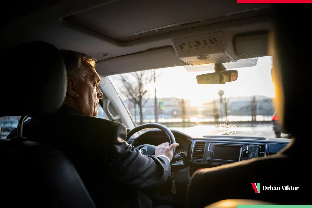 Orbán Viktor: Brüsszelben háborús terveket gyártanak, mi itthon munkahelyeket. Fotó: Orbán Viktor/Facebook