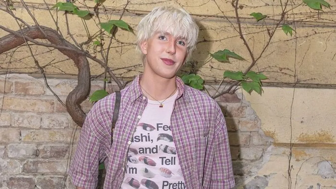 WhisperTon rátalált az igazira: egy plázában jött szembe