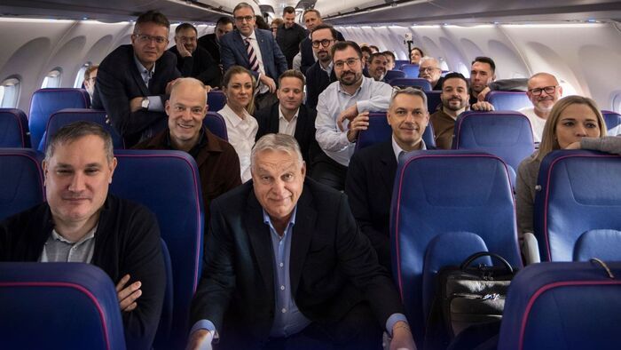 Orbán Viktor ennyi interjút adott a "repülőinfón"