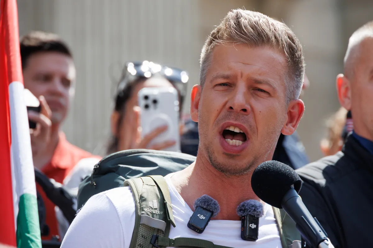 A Tisza Párt a dolgozóktól és a nyugdíjasoktól is elvenné a pénzt