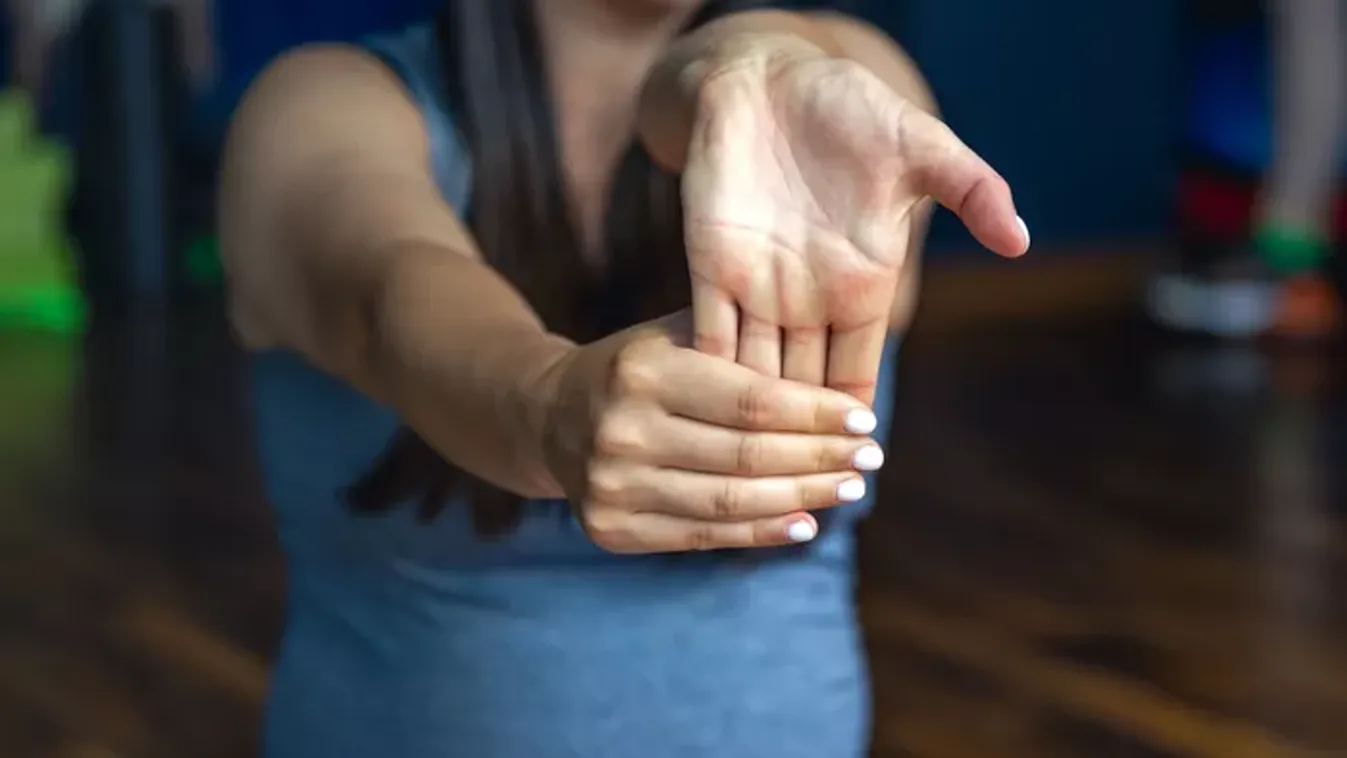 Valóban veszélyes az ujjpercek ropogtatása? Orvos válaszol