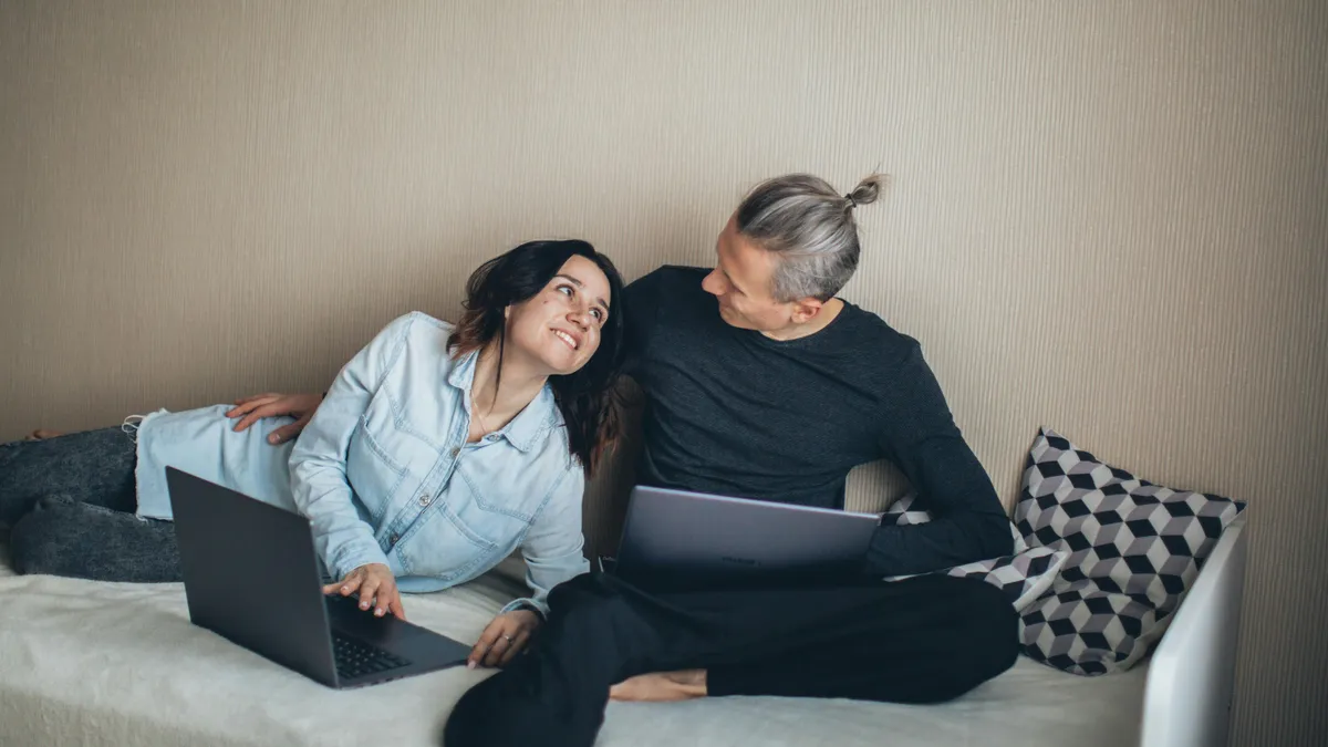 A munkahelyi feleség szerepe az életünkben