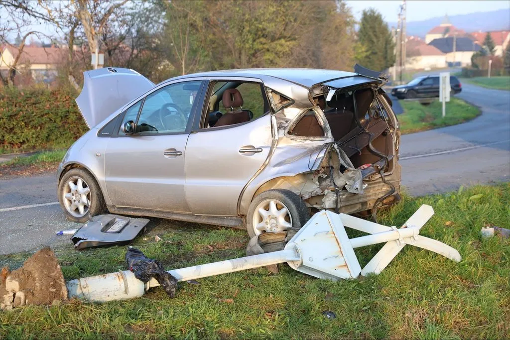 Vonattal ütközött a személyautó: nincs sérült. Forrás: zaol.hu