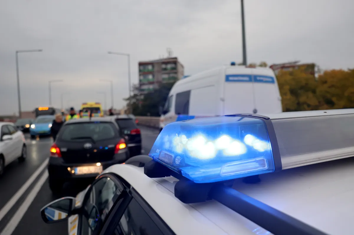 baleset003
rendőr rendőrautó sziréna