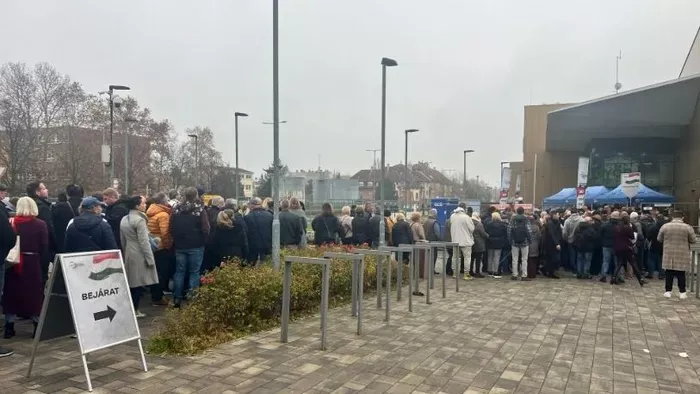 Háborúellenes Gyűlés: itt az első fotó, gyűlik a tömeg