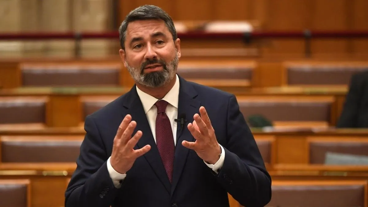 Budapest után most már vidéken is postázzák a nemzeti petíciót - jelentette be Hidvéghi Balázs