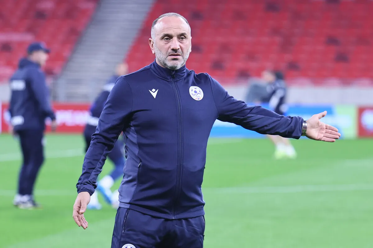 Jegise Melikjan folyamatosan magyarázkodik az örmény-magyar meccs előtt