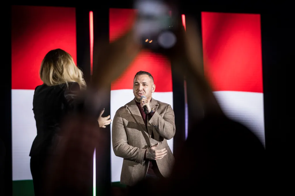 Háborúellenes Gyűlés
Curtis es radics gigi - akár a győri háború ellenes