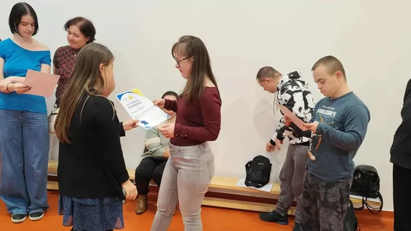 Sorstársainak tartott tréninget a Down-szindrómás Dorka