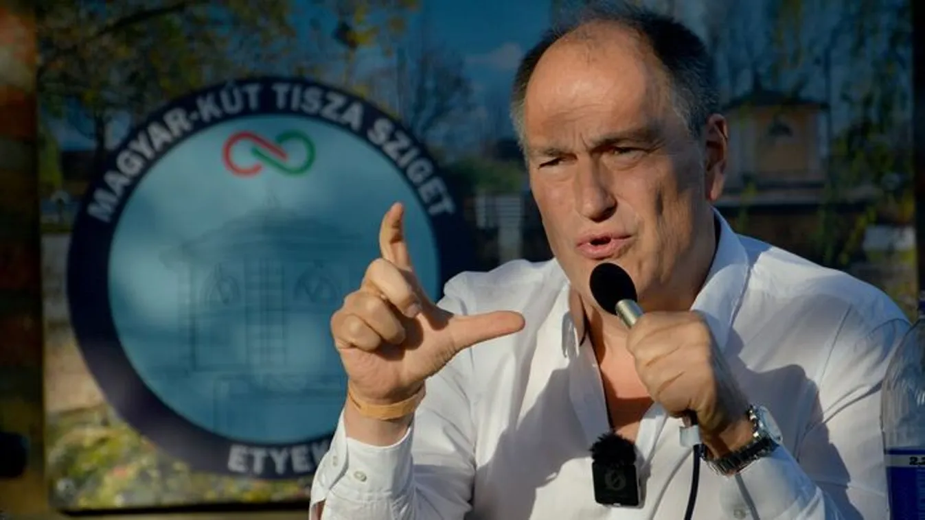 Magyar Péter tüntette ki a tiszás megszorító csomag atyját