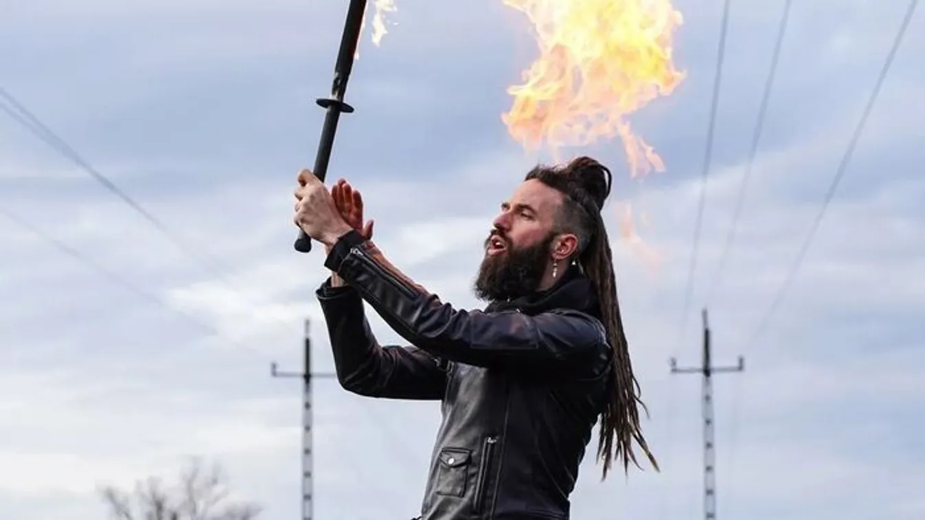 Varga Viktor elhagyta az országot