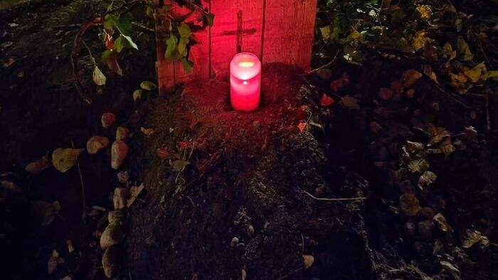 Hát ez a sír meg hogy kerül Wekerlére?