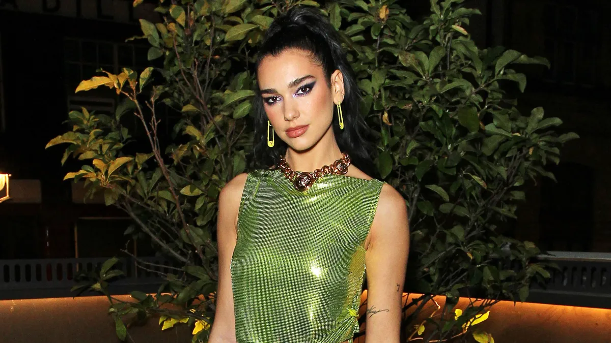 Dua Lipa szexi ruhában reklámozza 2026-os téli olimpiát