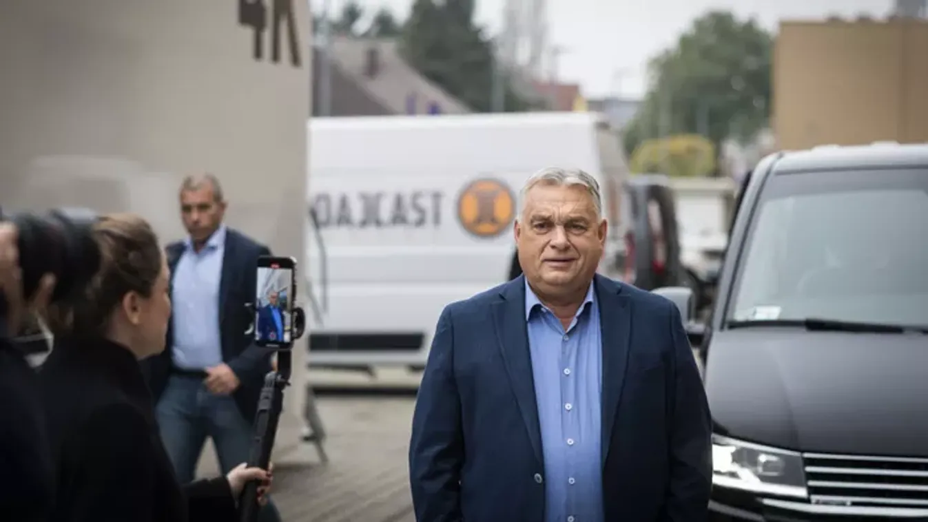 Orbán Viktor megérkezett a Háborúellenes Gyűlés helyszínére