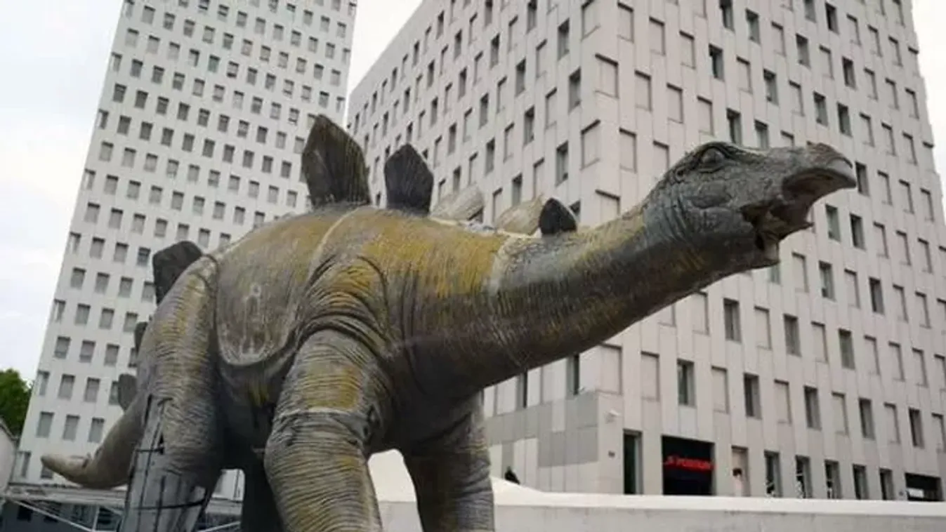 Hatalmas dinoszaurusz belsejében találtak holtan egy férfit