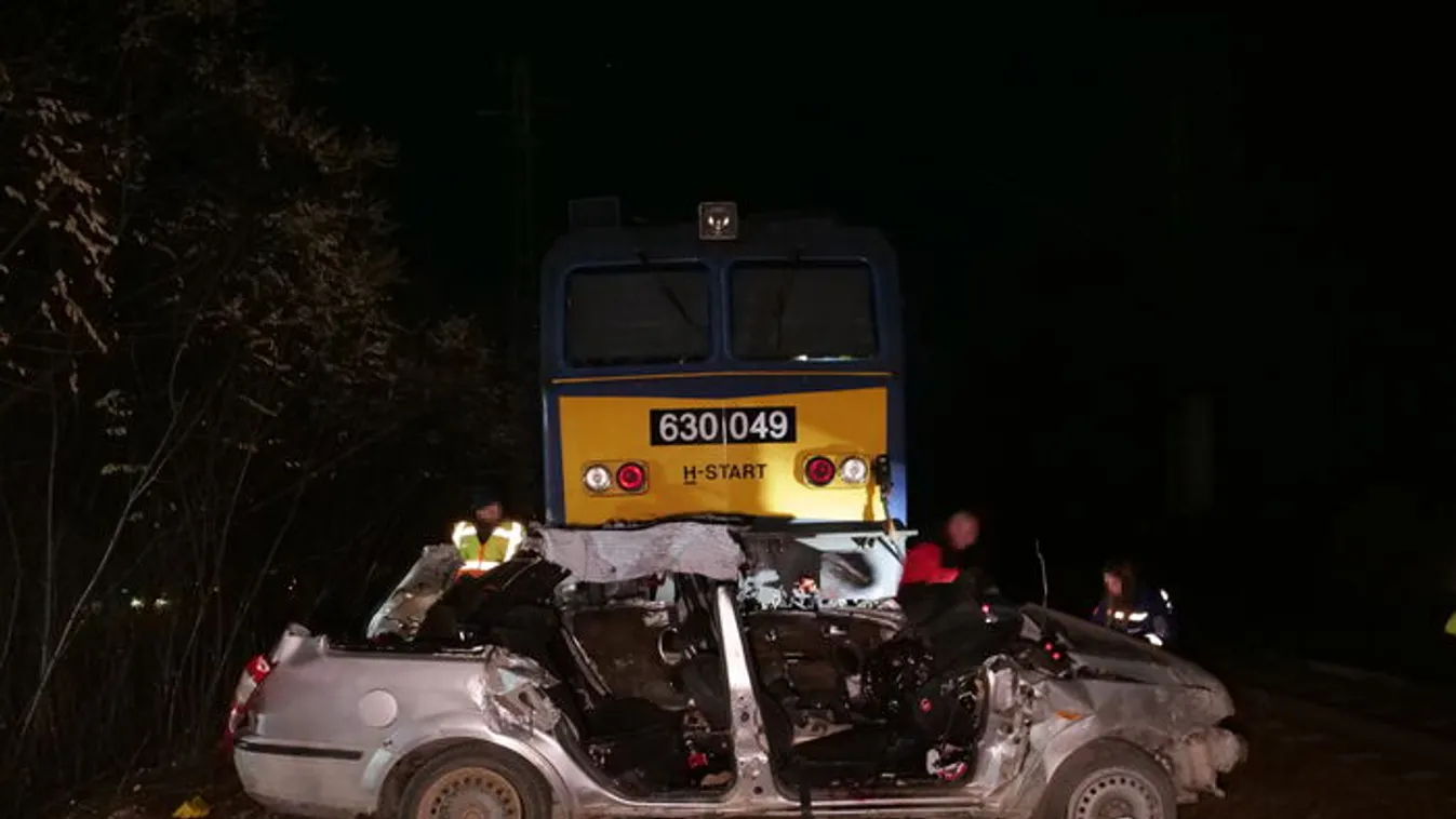 Öten meghaltak egy vonatbalesetben Szentmártonkátán - drámai helyszíni fotók