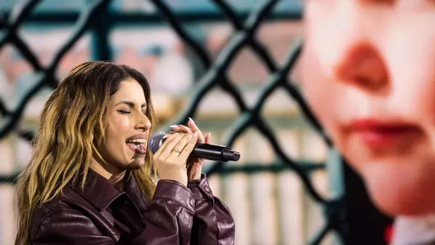 Háborúellenes Gyűlés: megvillantotta a gyűrűjét Radics Gigi