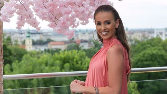 Gólyahír: megszületett Sydney van den Bosch gyermeke, cuki fotóval tudatta