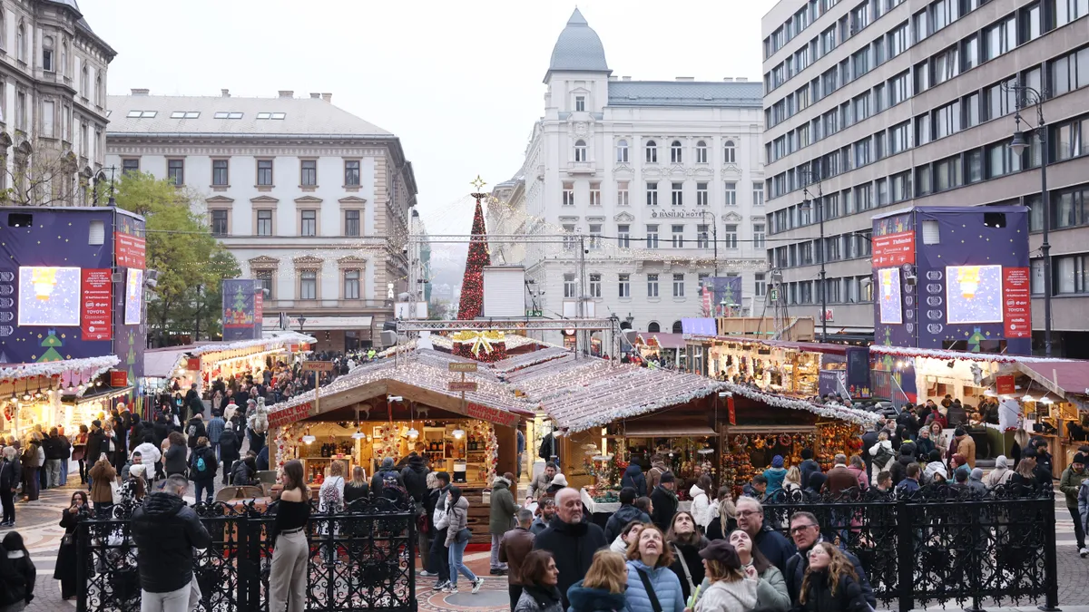 A karácsonyi vásárok tömegeket, a tömeg pedig ügyeskedőket vonzz.