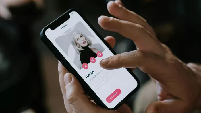 Az ő képeit használják csábításra a romantikus csalók