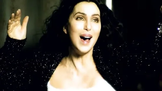 „A szerelemnek nincsenek határai” - Cher fülig szerelmes 40 évvel fiatalabb párjába