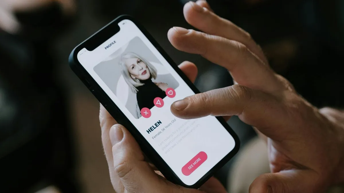 Az ő képeit használják csábításra a romantikus csalók