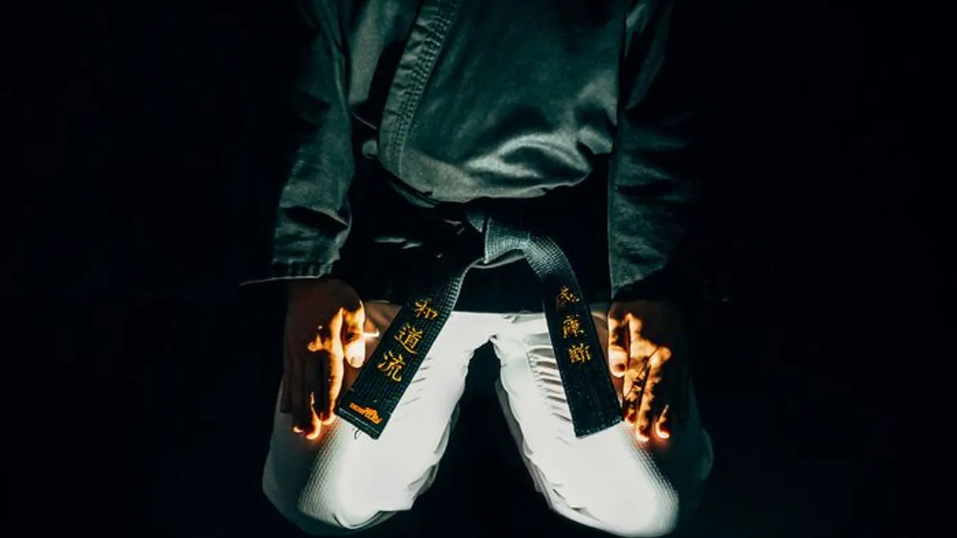 Fekete öves harcművész állította meg a rablót a metróban