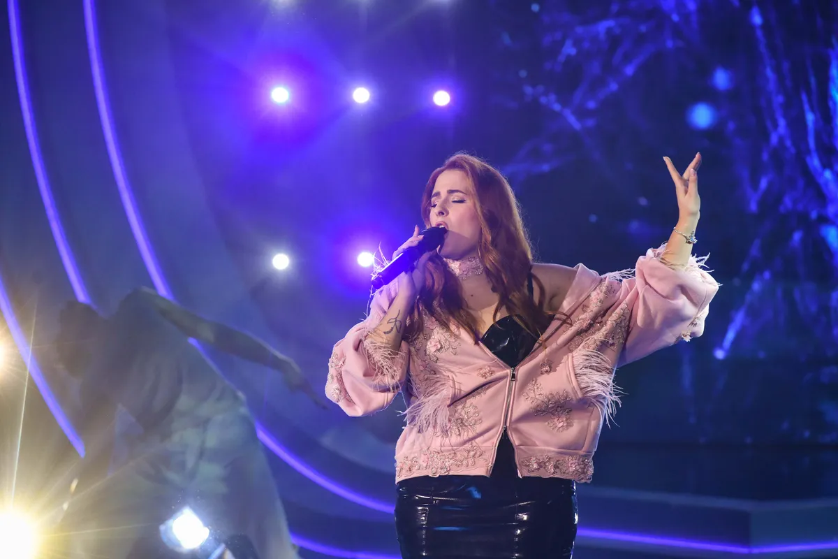 Megasztár énekese, Anami lépdel tovább