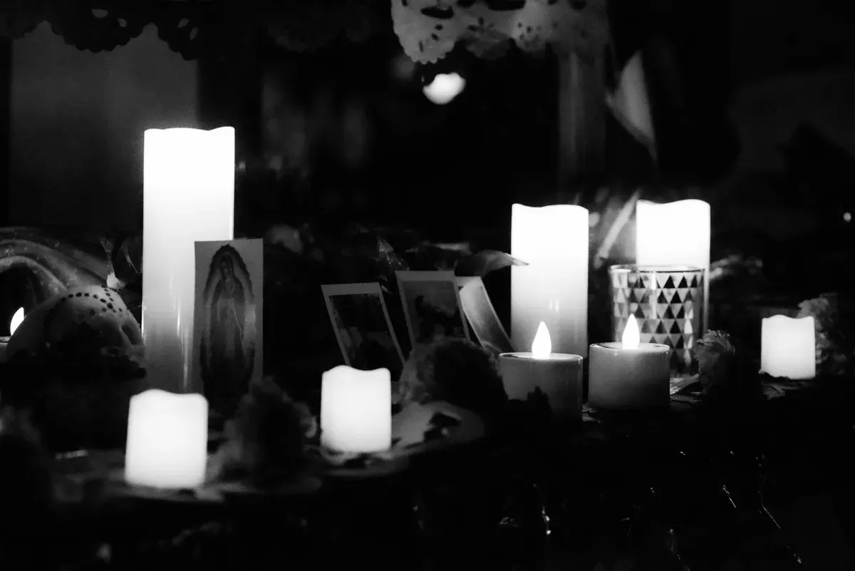halottak napja gyertyafény