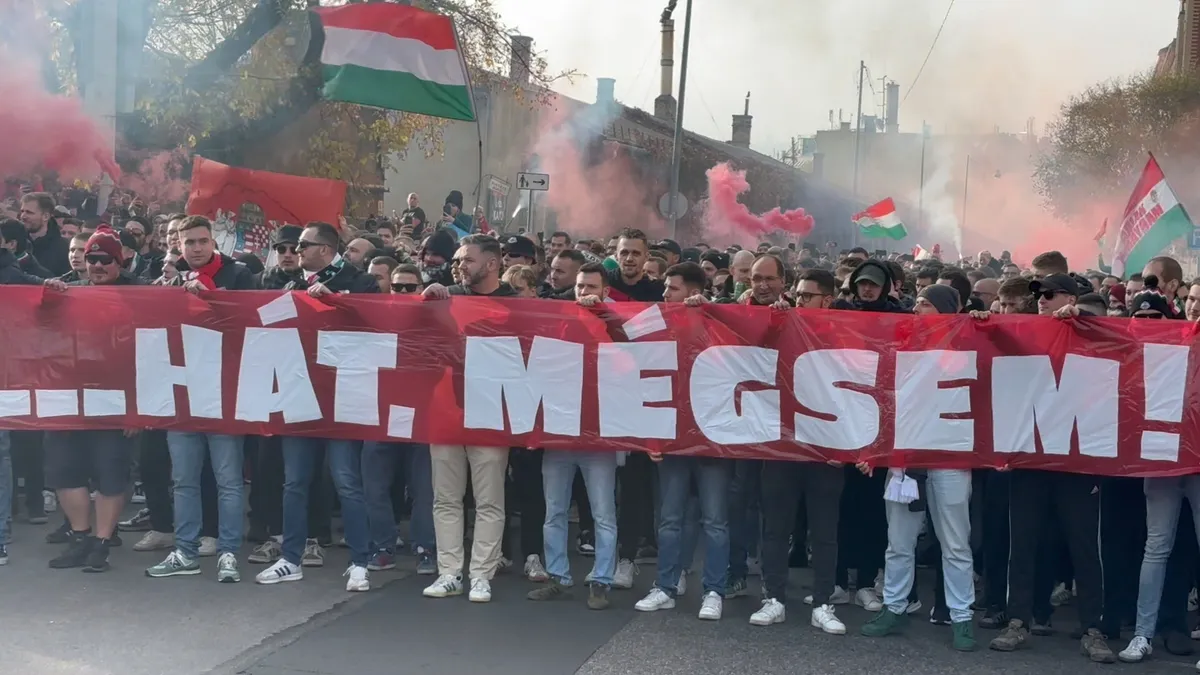 A drukkerek a csapatnak szurkolnak, de az MLSZ ellen tüntetnek a Magyarország-Írország meccsen