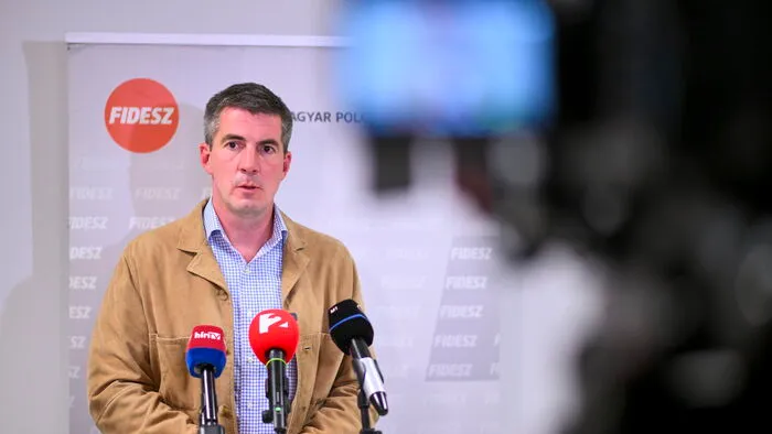 Kocsis Máté: A kormánypárt ellenzi a háborút, a Tisza nem