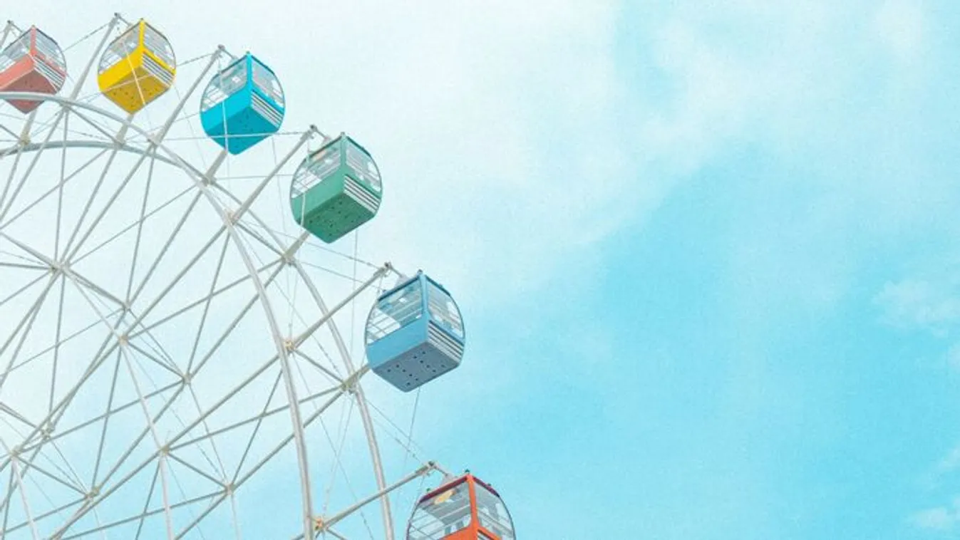 Mentőhelikopter ment: Két lány esett ki az óriáskerékből