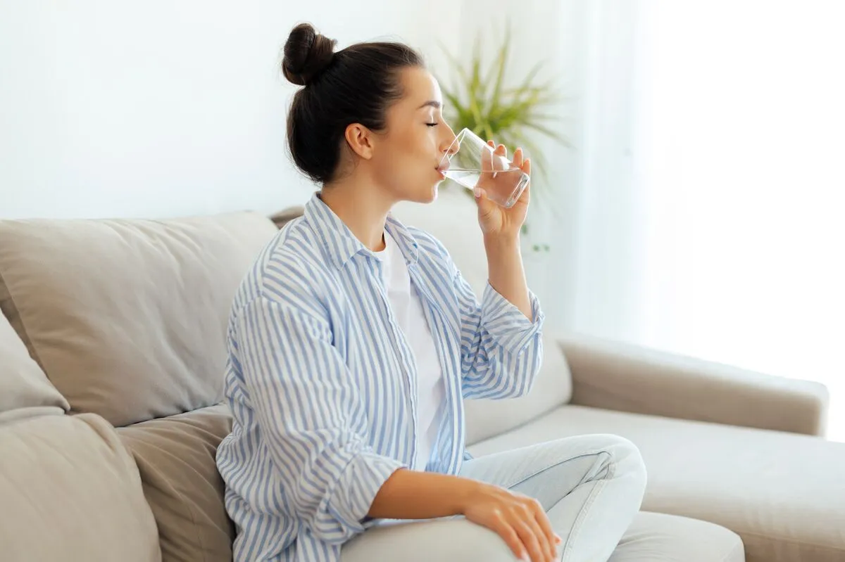 A japán vízkúra lényege, hogy reggel meg kell inni éhgyomorra 1-1,5 liter vizet.