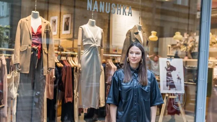 Nanushkában pózolt a Fehér Lótusz sztárja