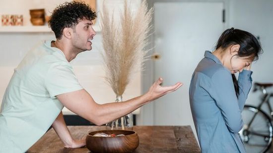 "Mit tegyek? Megcsaltam a páromat a legjobb barátjával, és félek, hogy most mindent tönkretesz!"