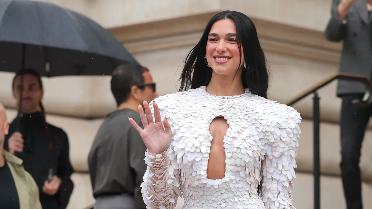 Dua Lipa is jelen volt Fluminense-Flamengo rangadón, a lelátóról szurkolt a népszerű énekesnő