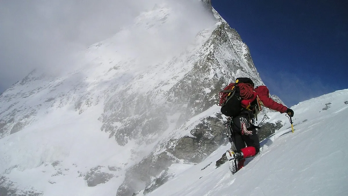 101 emeletes épületet mászott meg a híres hegymászó 