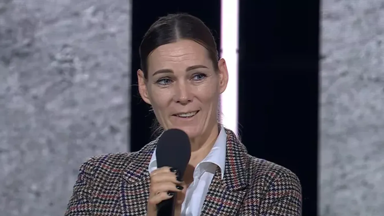 Görbicz Anita a Háborúellenes Gyűlésen szólalt fel