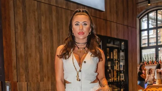 Lyukas ruhában pózol Megyeri Csilla, eszméletlenül szexi a kismama