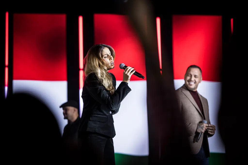 Háborúellenes Gyűlés
Curtis es radics gigi - akár a győri háború ellenes