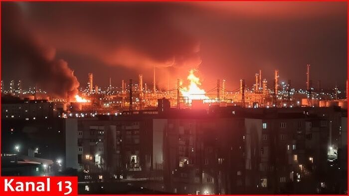 Fontos orosz olajfinomítót támadtak az oroszok