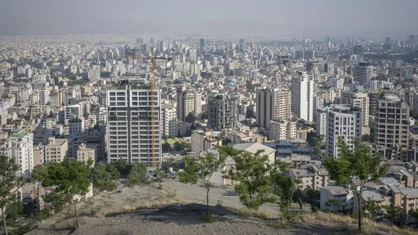 Iráni elnök: el kell költöztetni a 9 milliós Teheránt