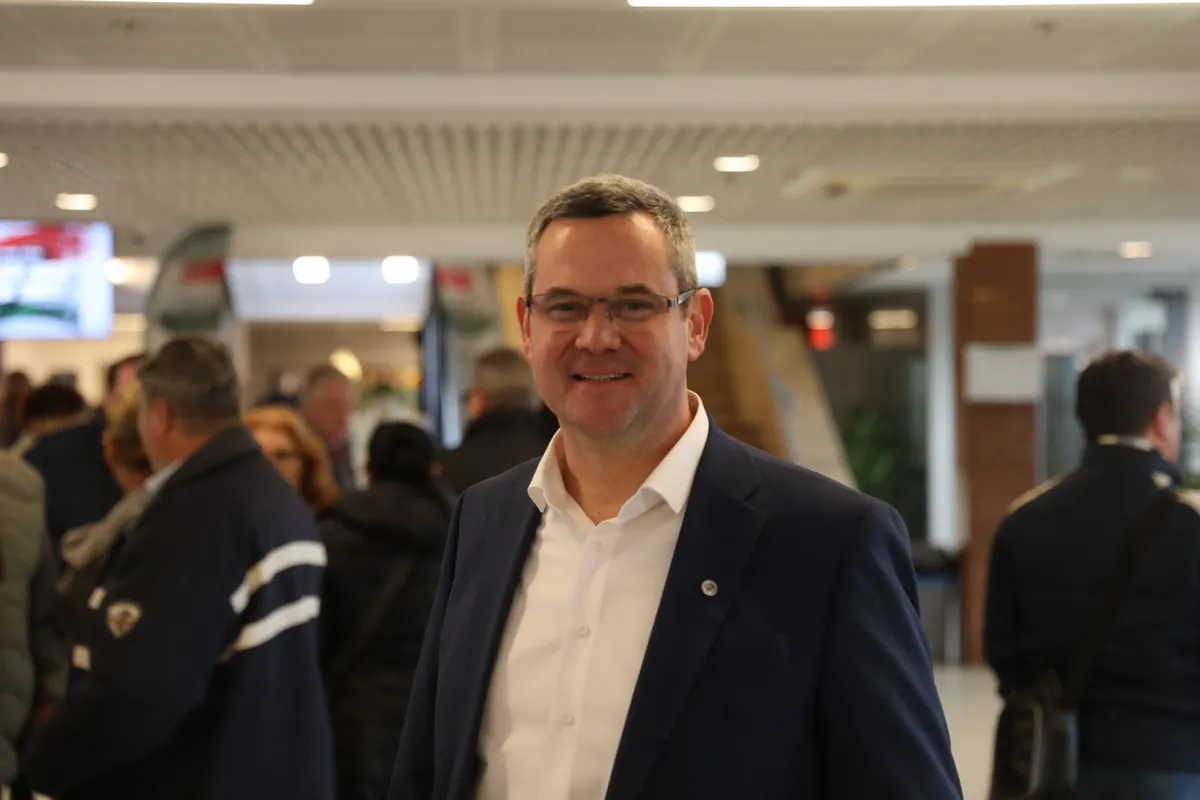 Takács Péter fontos üzenetet fogalmazott meg a Háborúellenes Gyűlésen. 