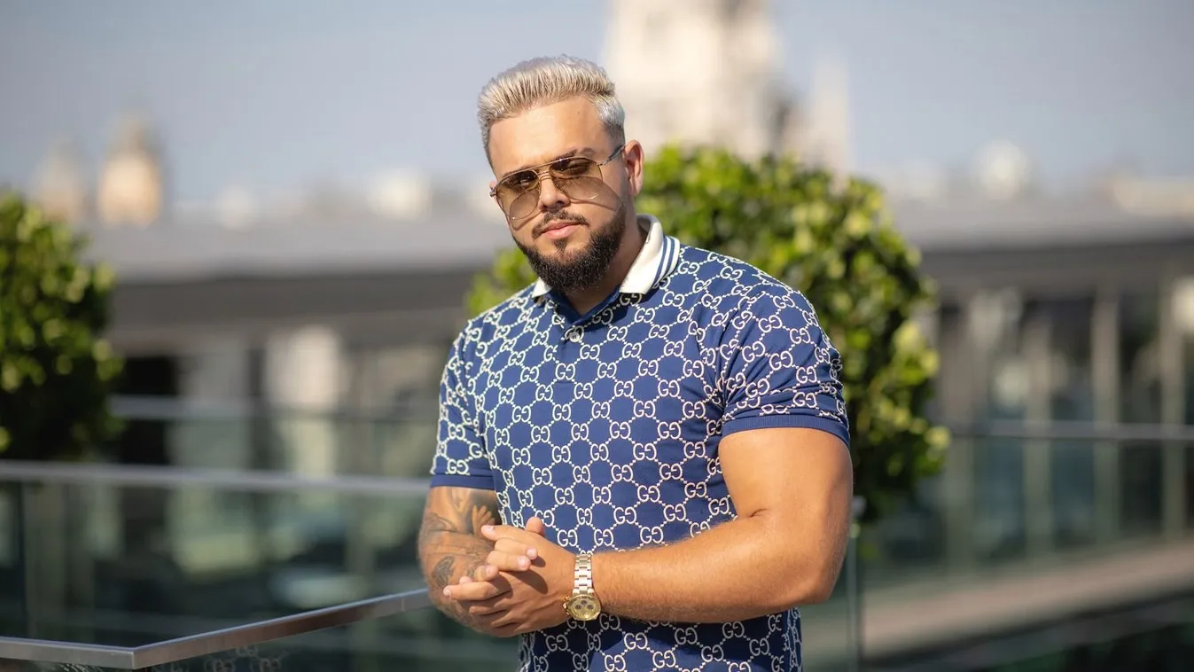 Nyereményjátékot hirdet a Kőgazdag fiatalok sztárja, még sem kell senkinek a pénze