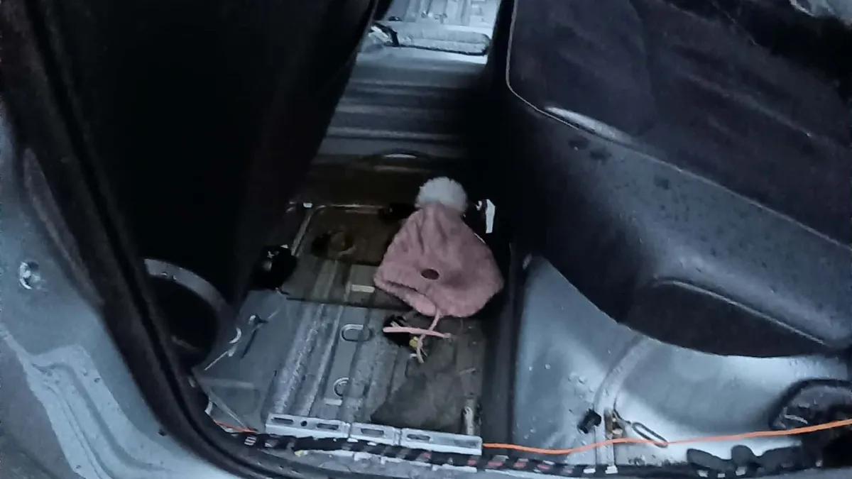 Rejtélyes sapkát találtak az autóban /